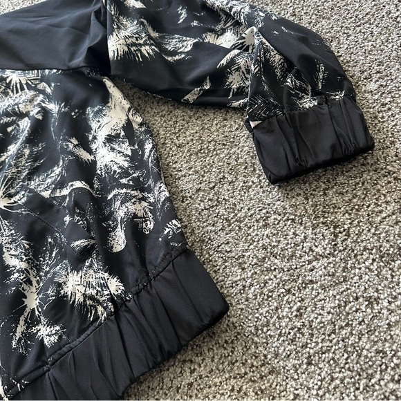 LOVESICK TORRID 0 0X XXL Black White Silky Abstract Palms Bomber Jacket R $89 - Picture 7 of 12